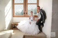 photographe mariage couple escalier chateau rochefoucauld