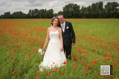 photographe mariage couple champetre coquelicot rouge